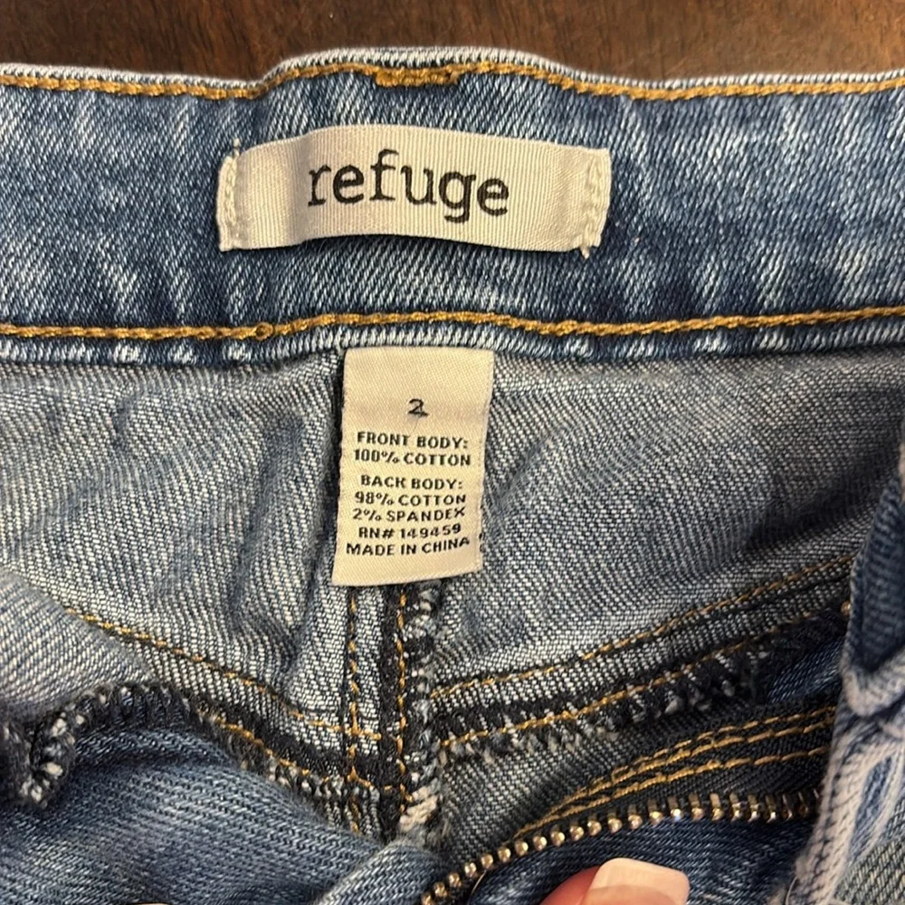 5/$25 Refuge Shorts - Picture 2 of 2